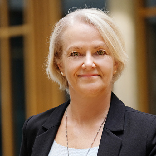 Dr. Tina Persson